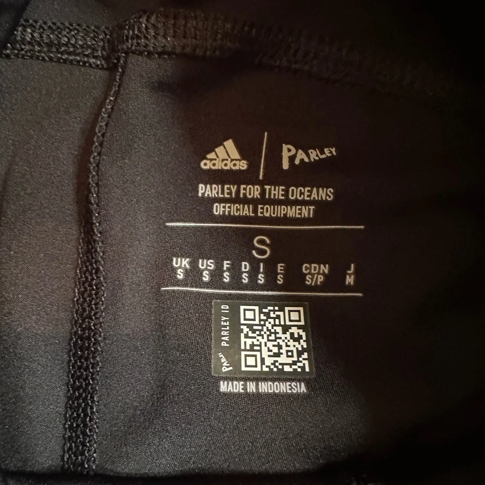 adidas sleek black